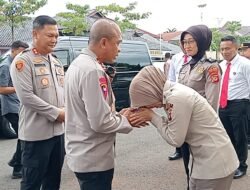 Dua Anggota Polres Ciamis Dapat Hadiah Umroh Gratis dari Kapolda Jabar
