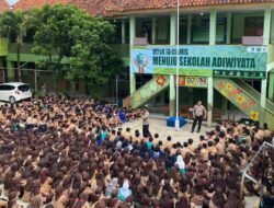 Polsek Banjarsari Masuk Kelas: Bongkar Risiko Kenakalan Remaja di MTsN 10 Ciamis