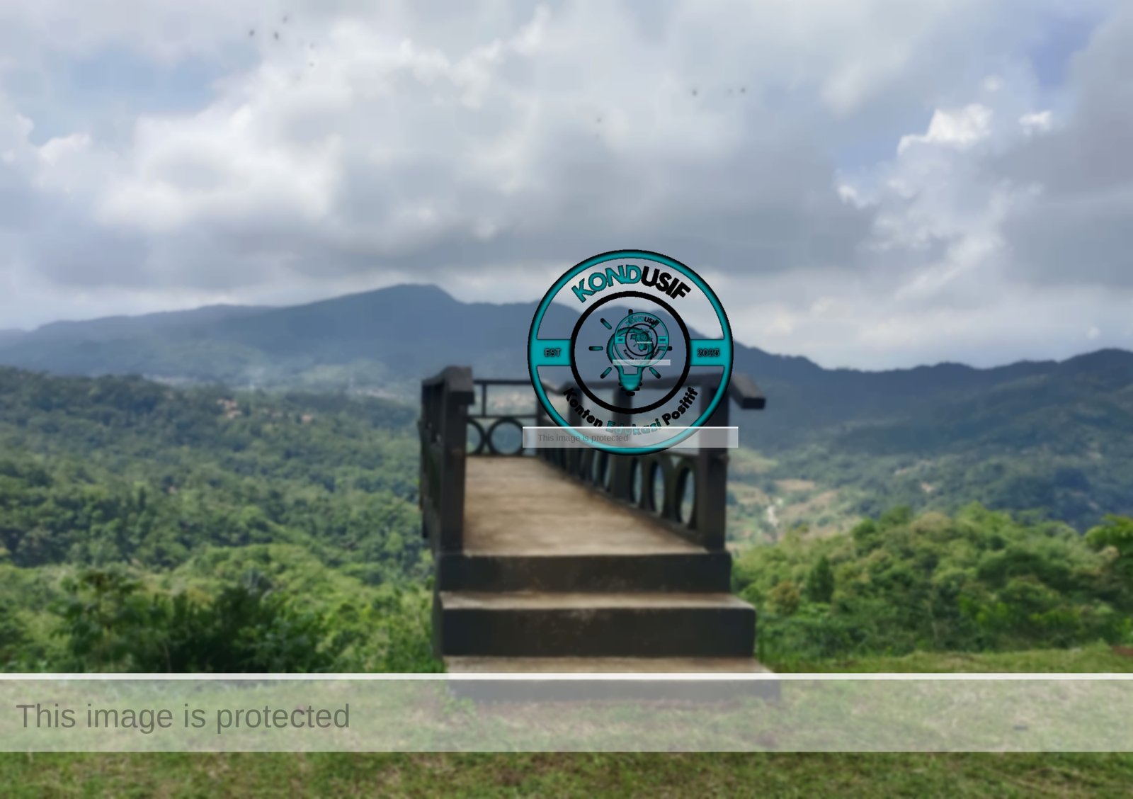 Spot foto ikonik di Puncak Pinus Kertajaya, foto (fauza/kondusif.com) Spot foto ikonik di Puncak Pinus Kertajaya, foto (fauza/kondusif.com)