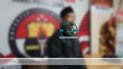 Keterangan foto: Kepala Desa Sukaresik, Kosim saat menjelaskan kronologi penggalian makam, (foto: fauza/kondusif.com)