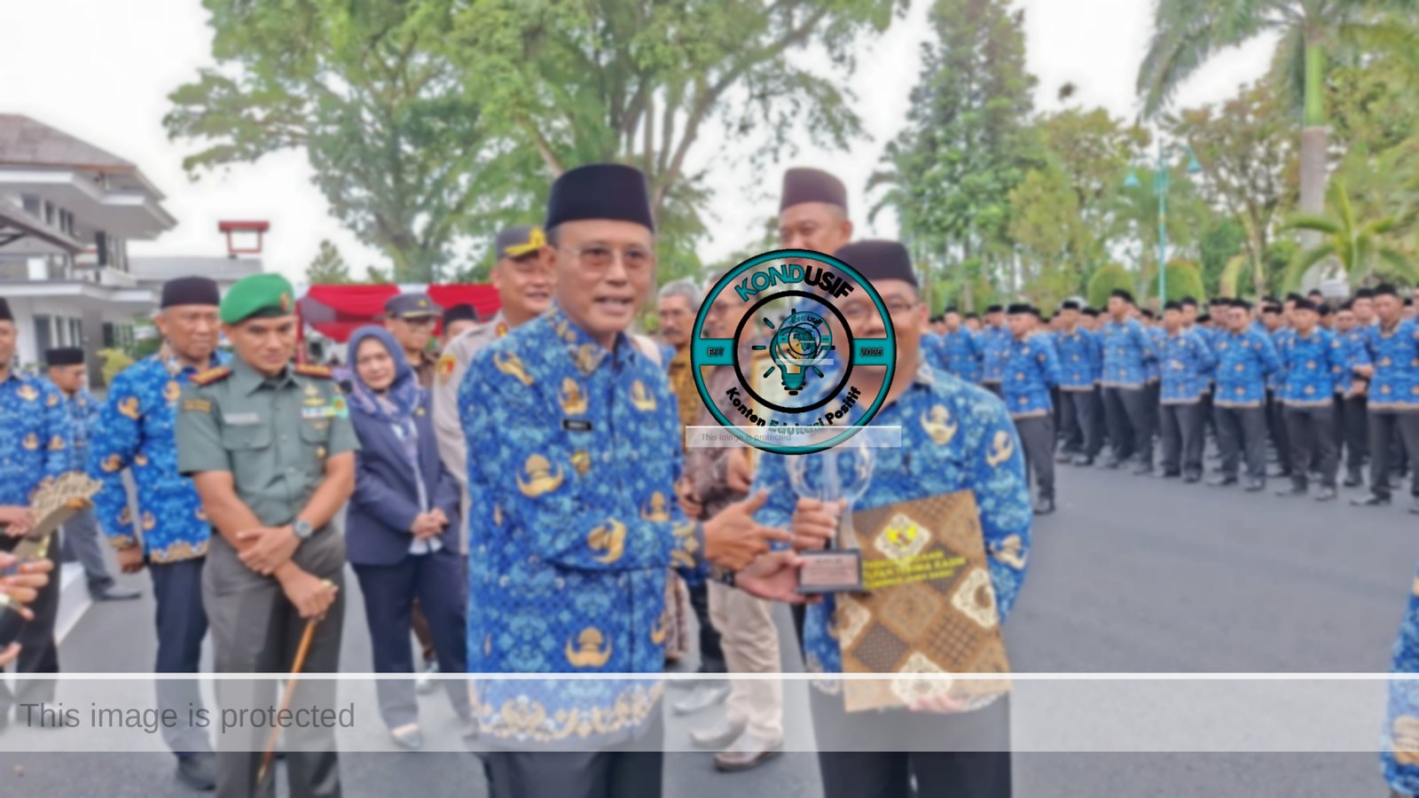 Tayang Hidayat berhasil meraih Juara 3 PNS Berprestasi Kategori Inovatif Tenaga Sanitasi Tingkat Jawa Barat Tahun 2025.