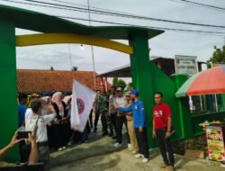 Polsek Cikoneng Kawal Kegiatan Pendidikan, Amankan Gerak Jalan Sehat HGN dan HUT PGRI Ke-80