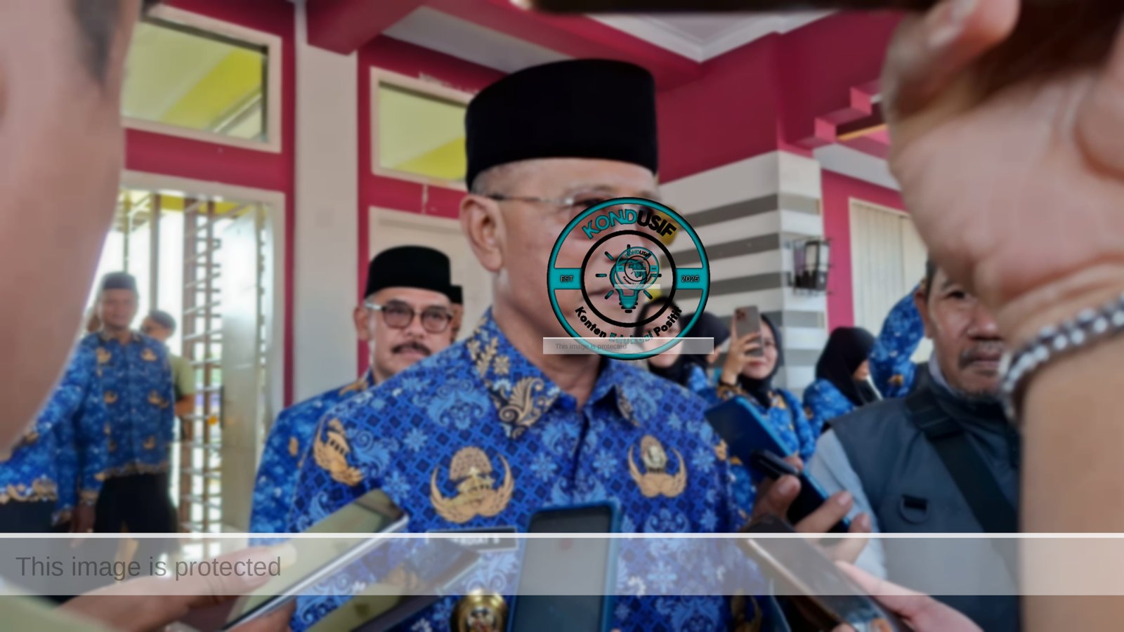 Bupati Ciamis, Herdiat Sunarya usai menyerahkan SK secara simbolis kepada PPPK Paruh Waktu di Stadion Galuh