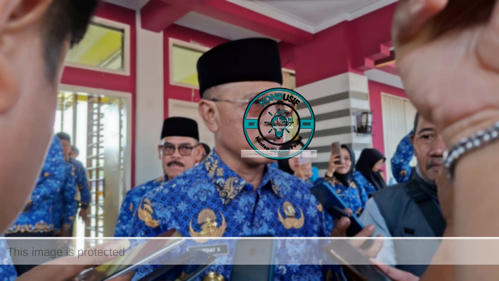 Bupati Ciamis, Herdiat Sunarya usai menyerahkan SK secara simbolis kepada PPPK Paruh Waktu di Stadion Galuh