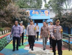 Kapolres Ciamis Hadir di Tengah Wisatawan, Menjaga Rasa Aman dan Kebahagiaan Warga di Waterboom Sumberjaya