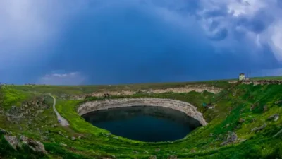 Tanah Tiba-tiba Ambles? Ternyata Ini Alasan Ilmiah di Balik Fenomena Sinkhole