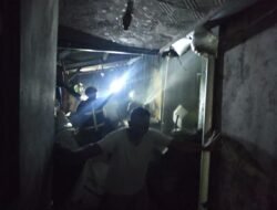 Polsek Cikoneng Sigap Tangani Kebakaran Pabrik Kerupuk, Cegah Api Merembet ke Pemukiman