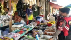 Jaga Dapur Warga Tetap Ngebul, Sat Samapta Polres Ciamis Sisir Harga Pangan di Pasar Manis