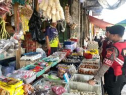 Jaga Dapur Warga Tetap Ngebul, Sat Samapta Polres Ciamis Sisir Harga Pangan di Pasar Manis