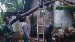 Gerak Cepat Polsek Ciamis: Bantu Evakuasi Rumah Warga Bendasari yang Tertimpa Pohon Tumbang