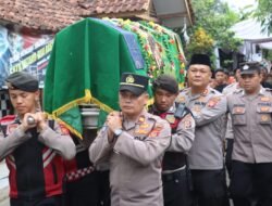 Kapolres Ciamis Pimpin Pemakaman Prof. Indria Samego, Polri Beri Penghormatan Terakhir