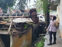 Hujan Badai Terjang Ciamis: Polisi Terjang Lokasi Bantu Warga Terdampak Pohon Tumbang