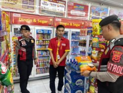 Cegah Penimbunan, Sat Samapta Polres Ciamis Sisir Minimarket Pastikan Stok Pangan Aman