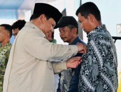 Dari Menteri Hingga Petani, Prabowo Anugerahkan Tanda Kehormatan atas Capaian Pangan