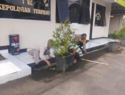 Polsek Cikoneng Percantik Lingkungan Mako demi Kenyamanan Publik