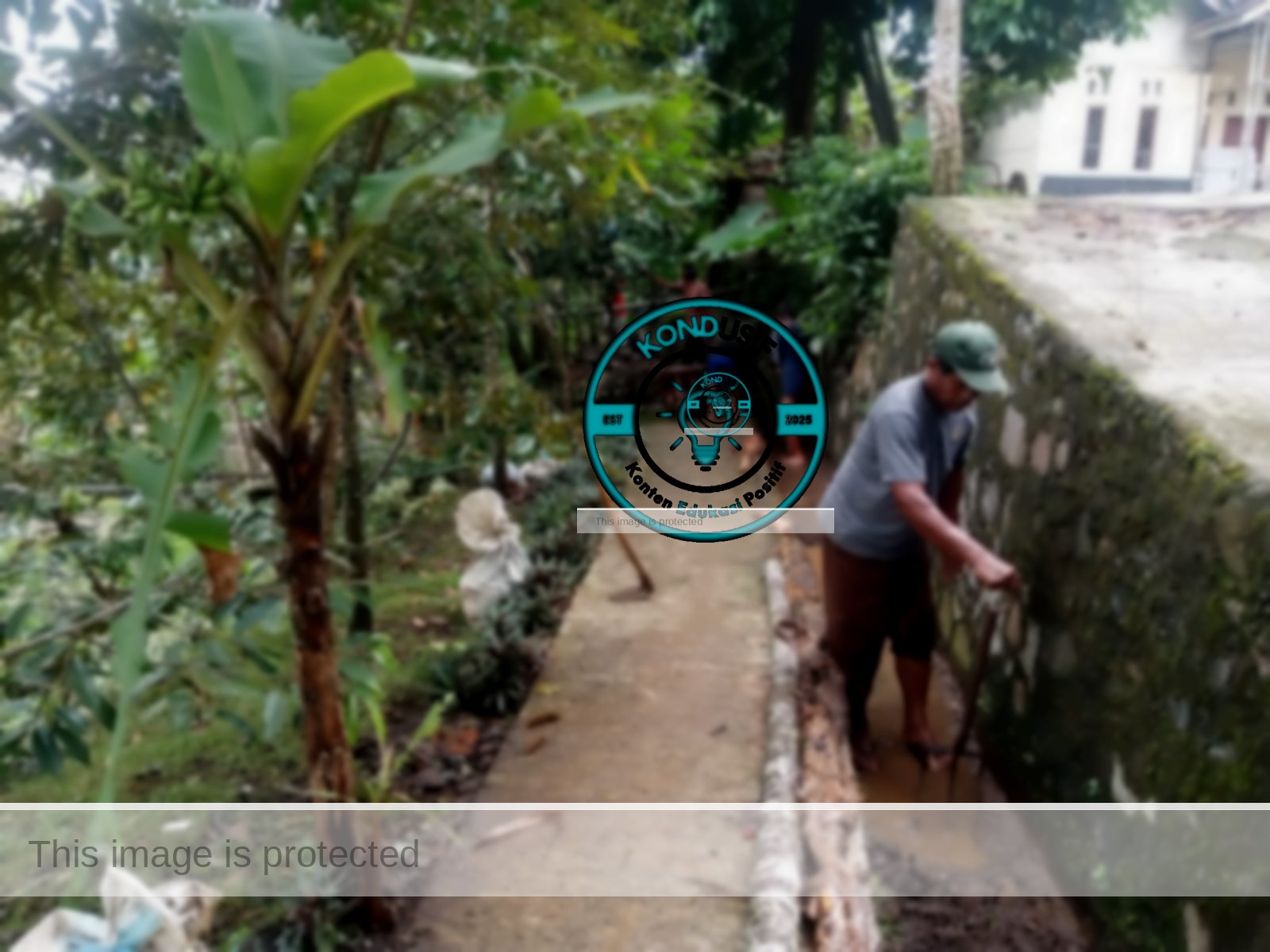 Cegah Banjir, Warga Cijami Kompak Bedah Selokan yang Tersumbat