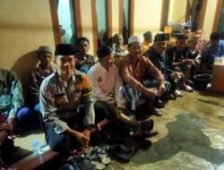 Personel Polsek Cikoneng Berbaur Bersama Tokoh Masyarakat di Acara Haul