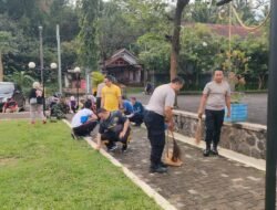 HPSN 2026: Kapolsek Sukadana Terjun Langsung Pimpin Aksi Bersih Lingkungan di Taman Cisena