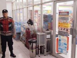 Ciptakan Rasa Aman di Bulan Suci, Patroli Biru Polsek Cihaurbeuti Sasar Pemukiman Warga