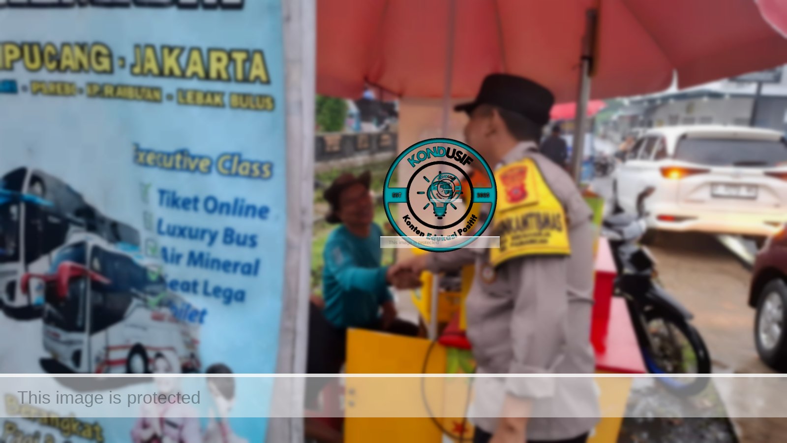 Polsek Pamarican Kawal Kenyamanan Warga Berburu Takjil