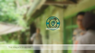 Ketuk Pintu Warga, Wakapolres Ciamis Tinjau Langsung Rumah Tak Layak Huni di Kawali