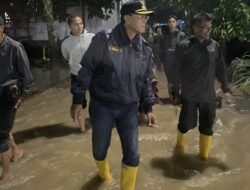 Gerak Cepat di Tengah Hujan, Bupati Ciamis Tinjau Langsung Lokasi Banjir Pamarican dan Cidolog