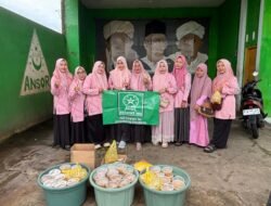 Sapa Pengendara di Jalan, Fatayat NU Cikoneng Tebar Keberkahan Lewat Ratusan Paket Takjil