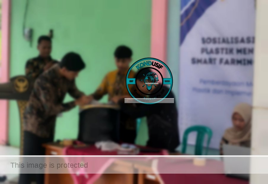 Mahasiswa KKN Unigal Sulap Botol Plastik Menjadi Sofa Cantik