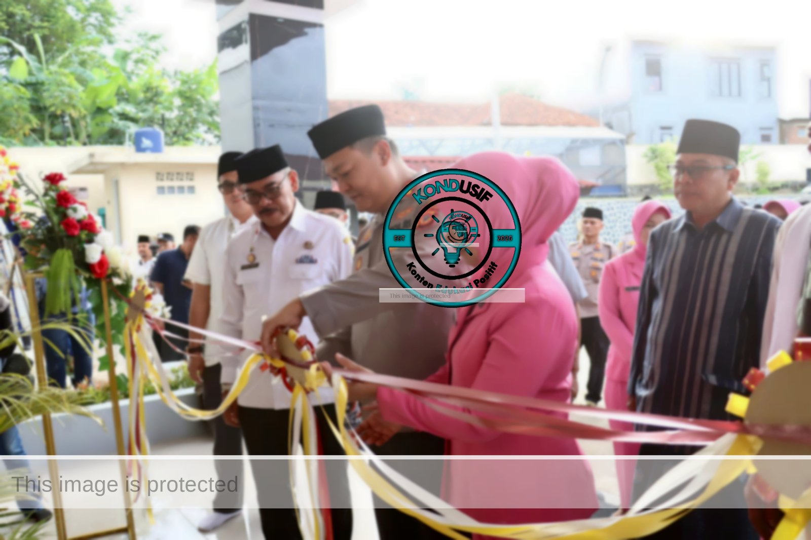 Kapolres Ciamis AKBP H Hidayatullah S.H.,S.I.K Melakukan Gunting Pita Pada Acara Peresmian Sport Centre Tathya Dharaka