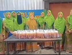 PAC Muslimat NU Sadananya Tebar Kebaikan Melalui Aksi Berbagi Takjil