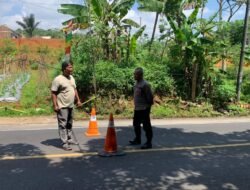 Jaga “Nadi” Mudik Utara-Selatan, Polsek Cipaku Kawal Ketat Jembatan Bailey Cikalelo