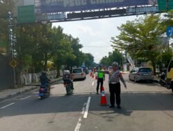 Tekan Angka Kecelakaan, Satlantas Polres Ciamis Pasang Pita Kejut di Simpang 4 Tonjong