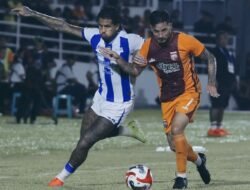 Drama di Samarinda: Persib Curi Poin, Takhta Puncak Masih Aman