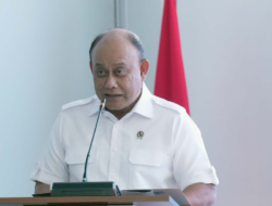 Tangkisan Kepala BGN di Balik Riuh Anggaran Laptop dan Kaus Kaki