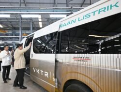 Prabowo Resmikan Pabrik Kendaraan Listrik VKTR di Magelang