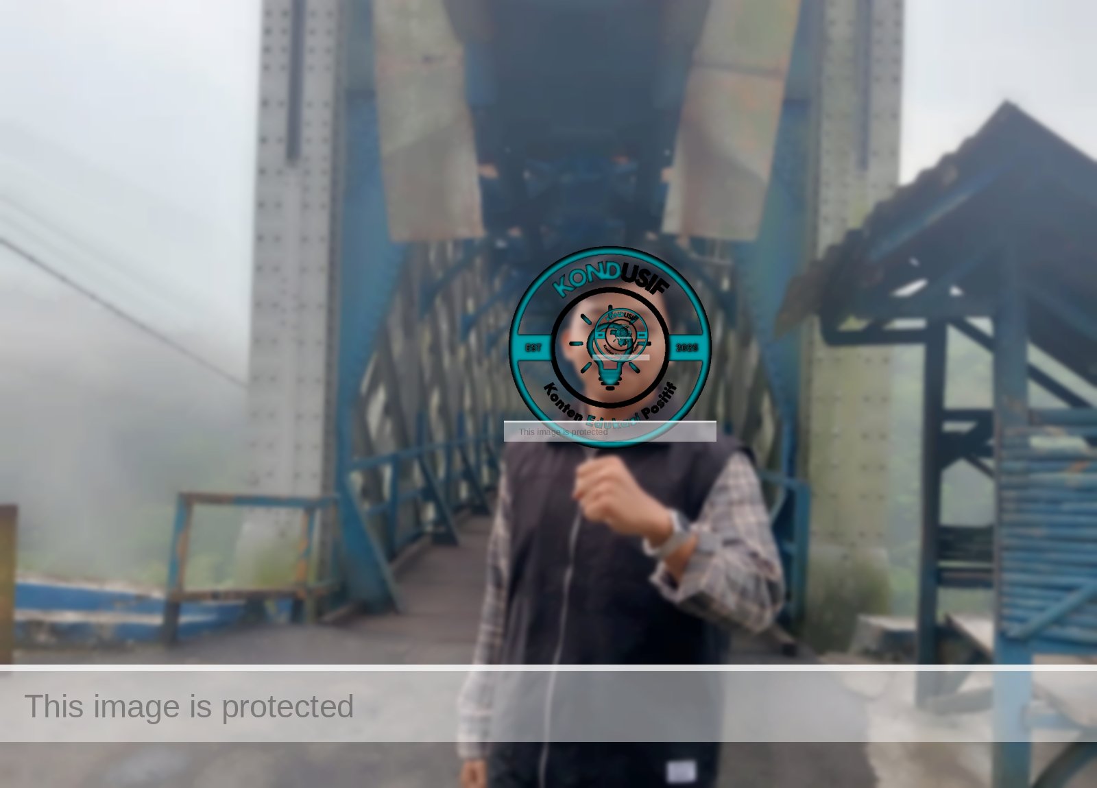 Husni Mubarok, warga Ciamis yang rutin melintasi Jembatan Cirahong