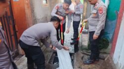 Bahu-Membahu di Ciwalen: Langkah Samapta Polres Garut Sapu Sisa Banjir