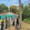 Cegah Pohon Tumbang, Polsek Kawali Bareng TNI-Pemdes Sisir Permukiman di Lumbung