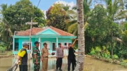 Cegah Pohon Tumbang, Polsek Kawali Bareng TNI-Pemdes Sisir Permukiman di Lumbung