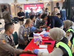 Keren! Polisi di Garut Ramai-ramai Donor Darah, 43 Kantong Berhasil Dikumpulkan