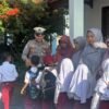 Seru! Polisi Garut ‘Serbu’ SDN 1 Jayaraga, Ajarkan Bocah SD Jadi Pelopor Keselamatan