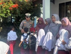 Seru! Polisi Garut ‘Serbu’ SDN 1 Jayaraga, Ajarkan Bocah SD Jadi Pelopor Keselamatan
