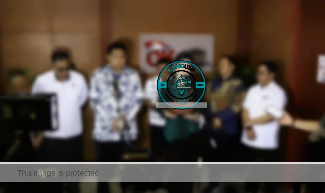 Ketua Dewan Komisioner OJK, Friderica Widyasari Dewi usai bertemu Menteri Perumahan dan Kawasan Permukiman, Maruarar Sirait, (sumber foto: OJK).