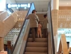 Viral! Ada Eskalator Mirip Masjidil Haram di Bandung, Sudah Diserbu 16 Ribu Orang