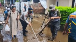 Banjir Rendam Karangpawitan, Polisi Sigap Turun Tangan Tangani Dampak