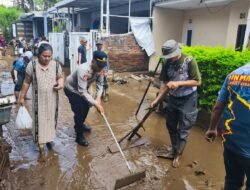 Banjir Rendam Karangpawitan, Polisi Sigap Turun Tangan Tangani Dampak