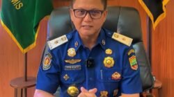 Kepala Satpol PP Kabupaten Ciamis, Ega Anggara Al Kautsar, mengimbau warga untuk berpartisipasi aktif dalam simulasi penyelamatan diri, (Sumber foto: instagram/@satpol.pp.ciamis).