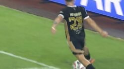 Umuh Muchtar Pertanyakan Fungsi VAR: Bola Sudah Jauh Keluar Kok Masih Disahkan?