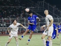Persib Comeback Dramatis! Hajar Bhayangkara FC 4-2, Maung Bandung Rebut Puncak Klasemen