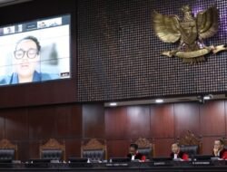 Mahasiswa Desak MK Pertegas Larangan Merokok dan Gawai Saat Berkendara